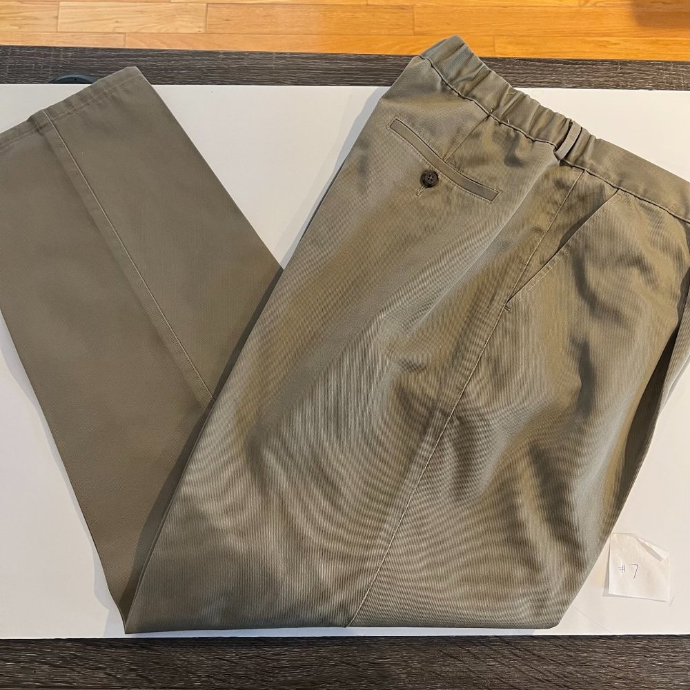 LL Bean Vintage Bayside Wrinkle Free Pleated Twill Cotton Pants w/ Comfort Waist - Picture 8 of 10